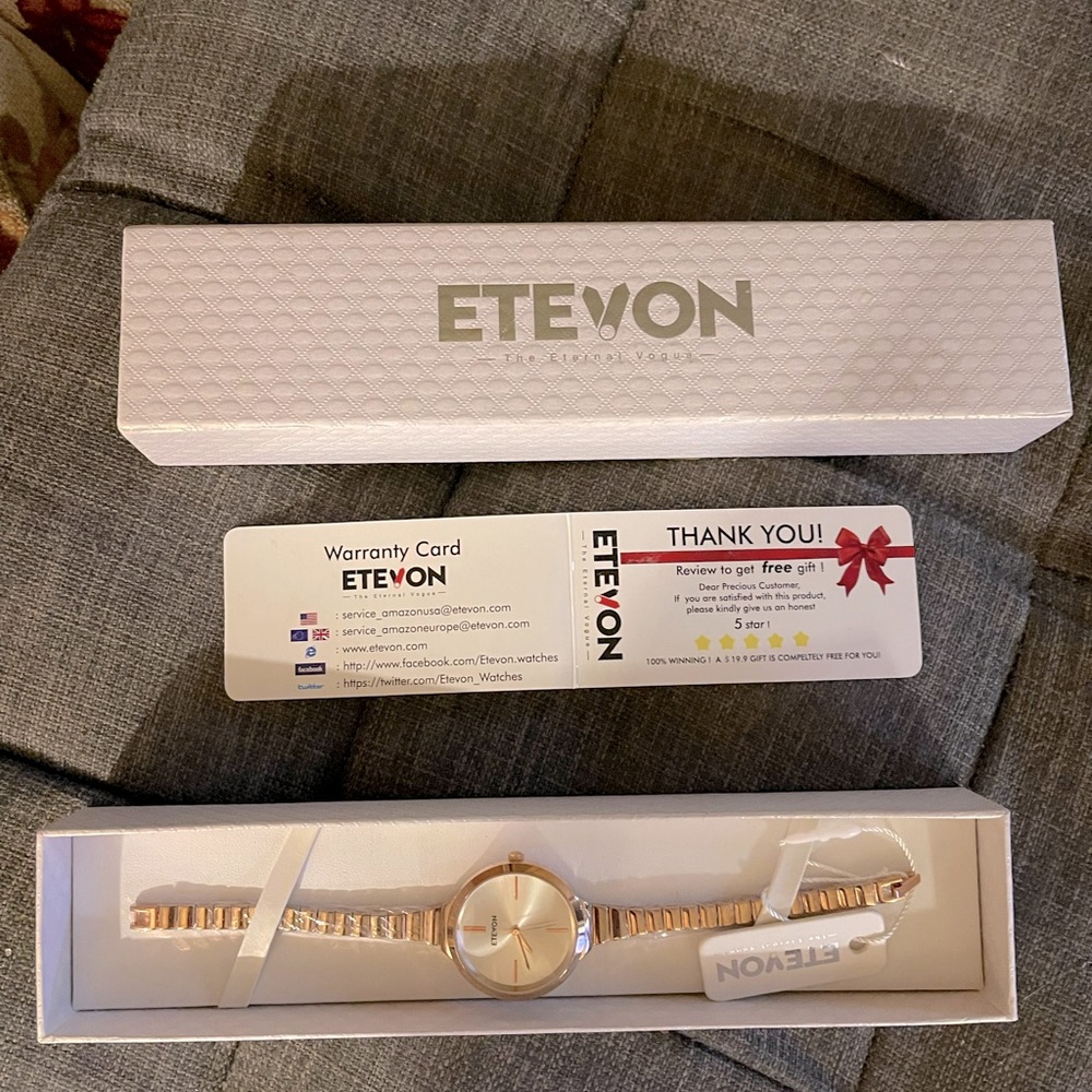 This elegant Etevon is quite stunning. It’s brand new, never been used/worn.